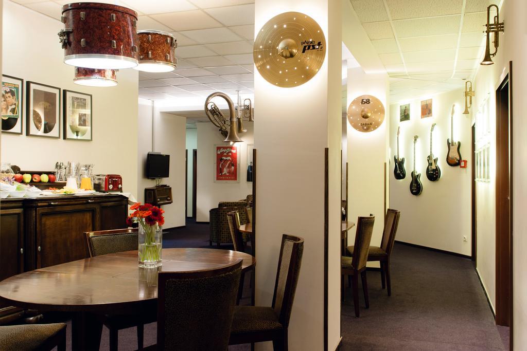 Melody Stary Rynek Poznan Hostel Ngoại thất bức ảnh