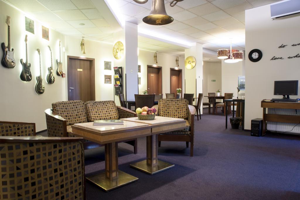 Melody Stary Rynek Poznan Hostel Ngoại thất bức ảnh